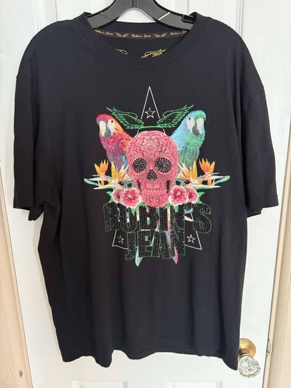 Robin‘s jeans, graphic T-shirt - Picture 1 of 4